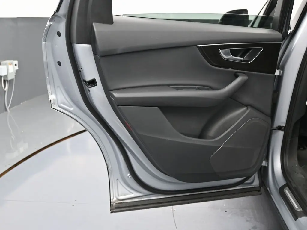 2022 Audi Q7 Premium photo 35