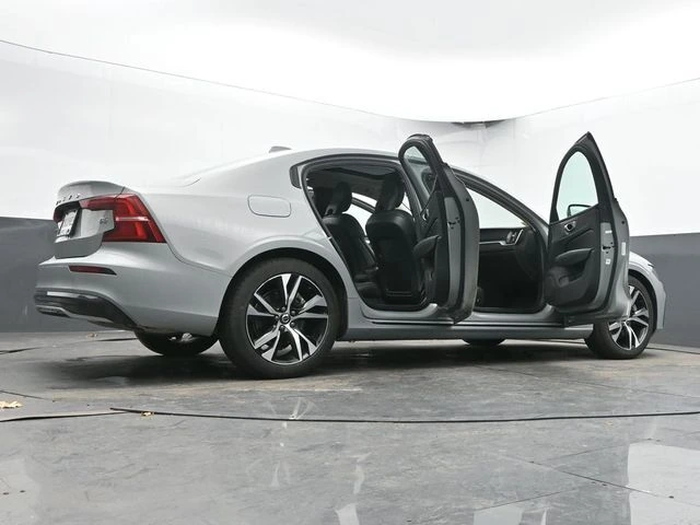 2025 Volvo - image 71