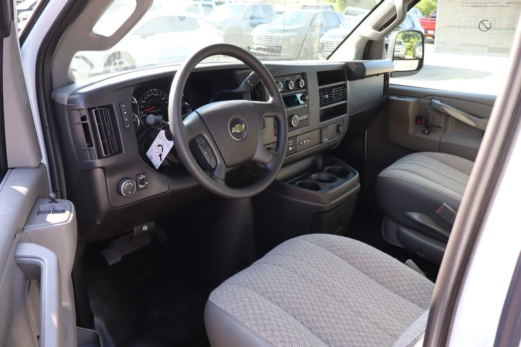 2025 Chevrolet Express Cargo Work Van - Photo 10