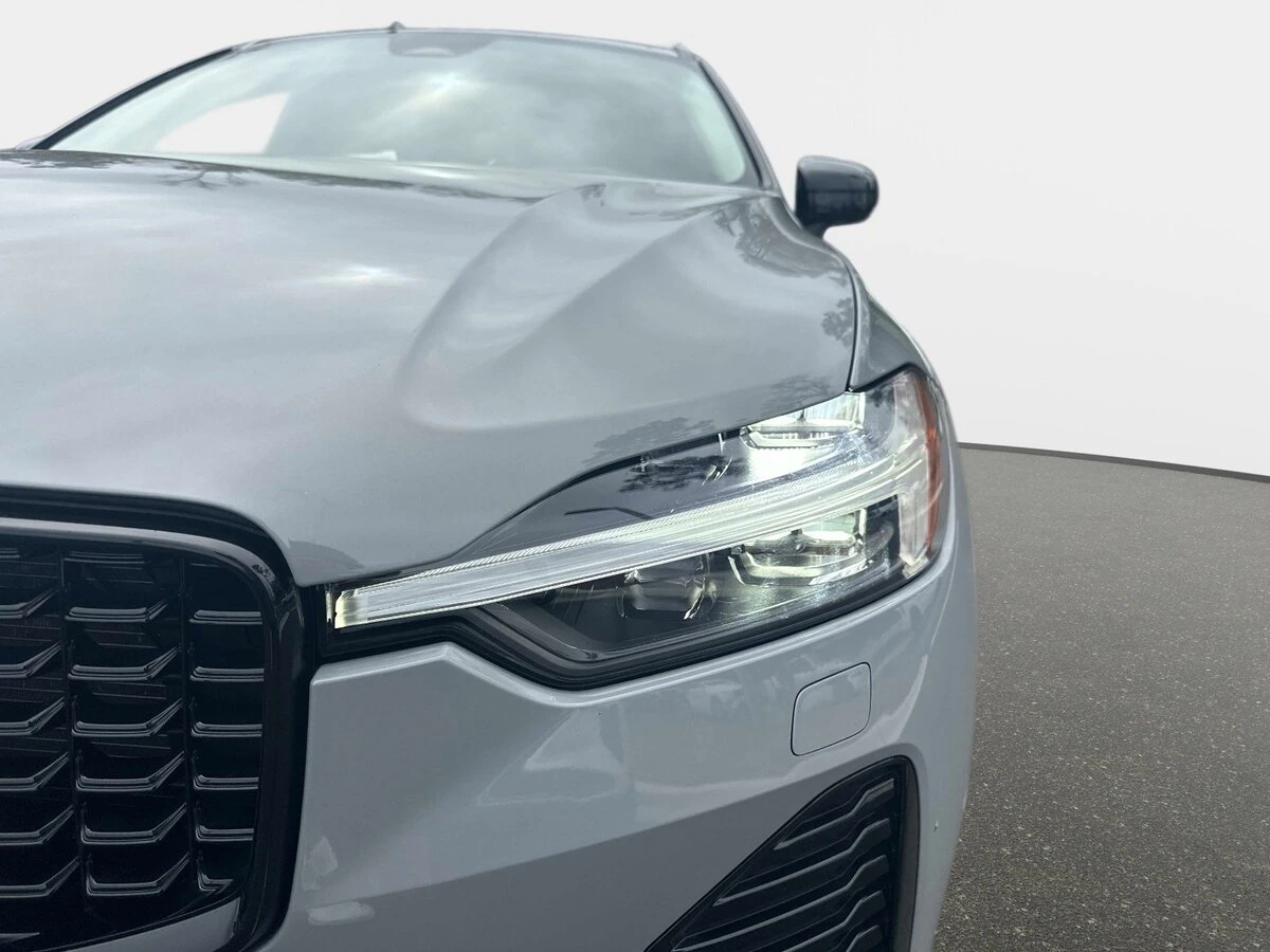 2025 Volvo - image 9