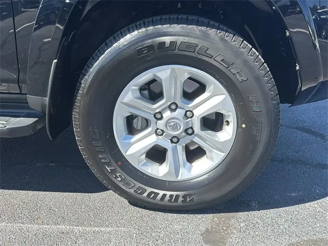 2024 Toyota 4Runner SR5 Premium photo 7