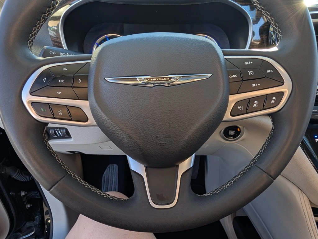2023 Chrysler Pacifica Hybrid Limited - Photo 24