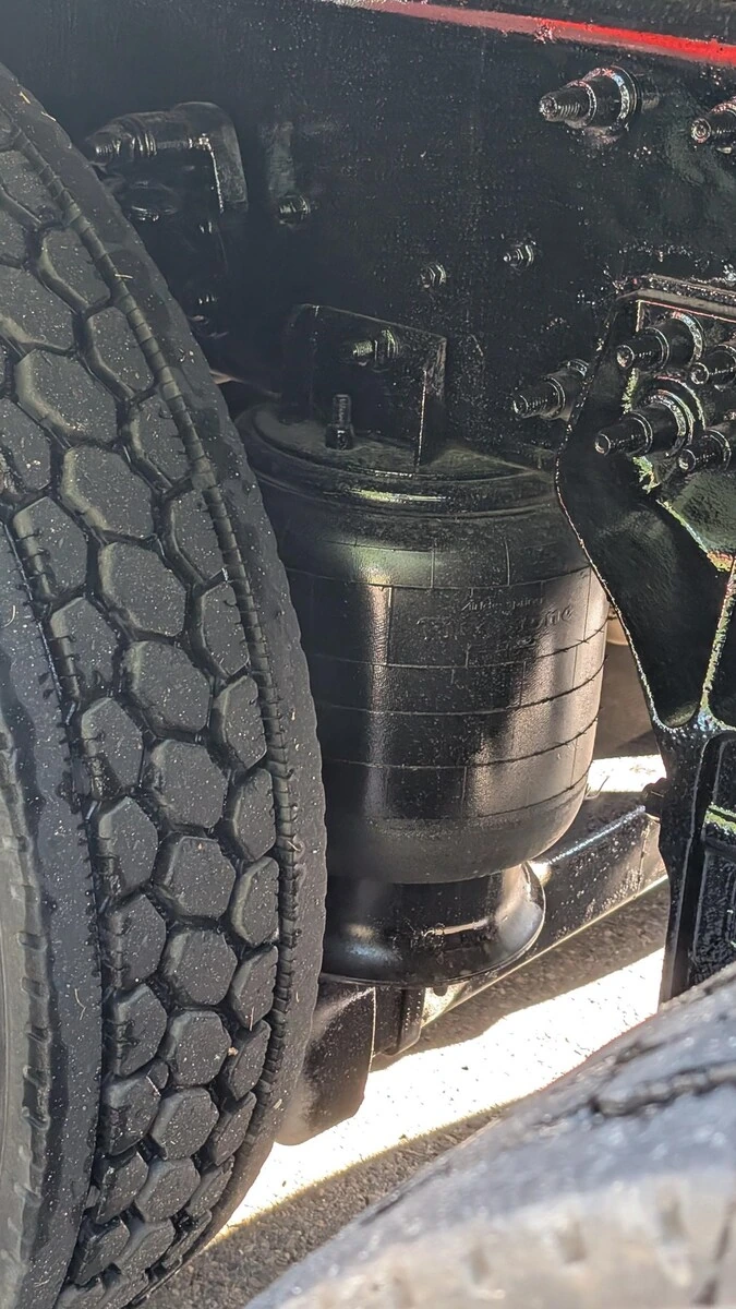 2019 International HX - image 8