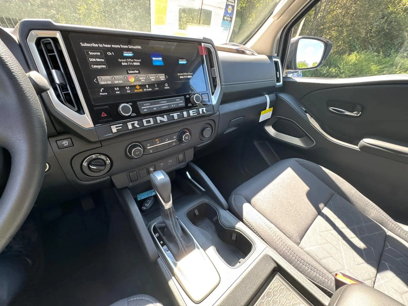 2025 Nissan Frontier SV photo 25