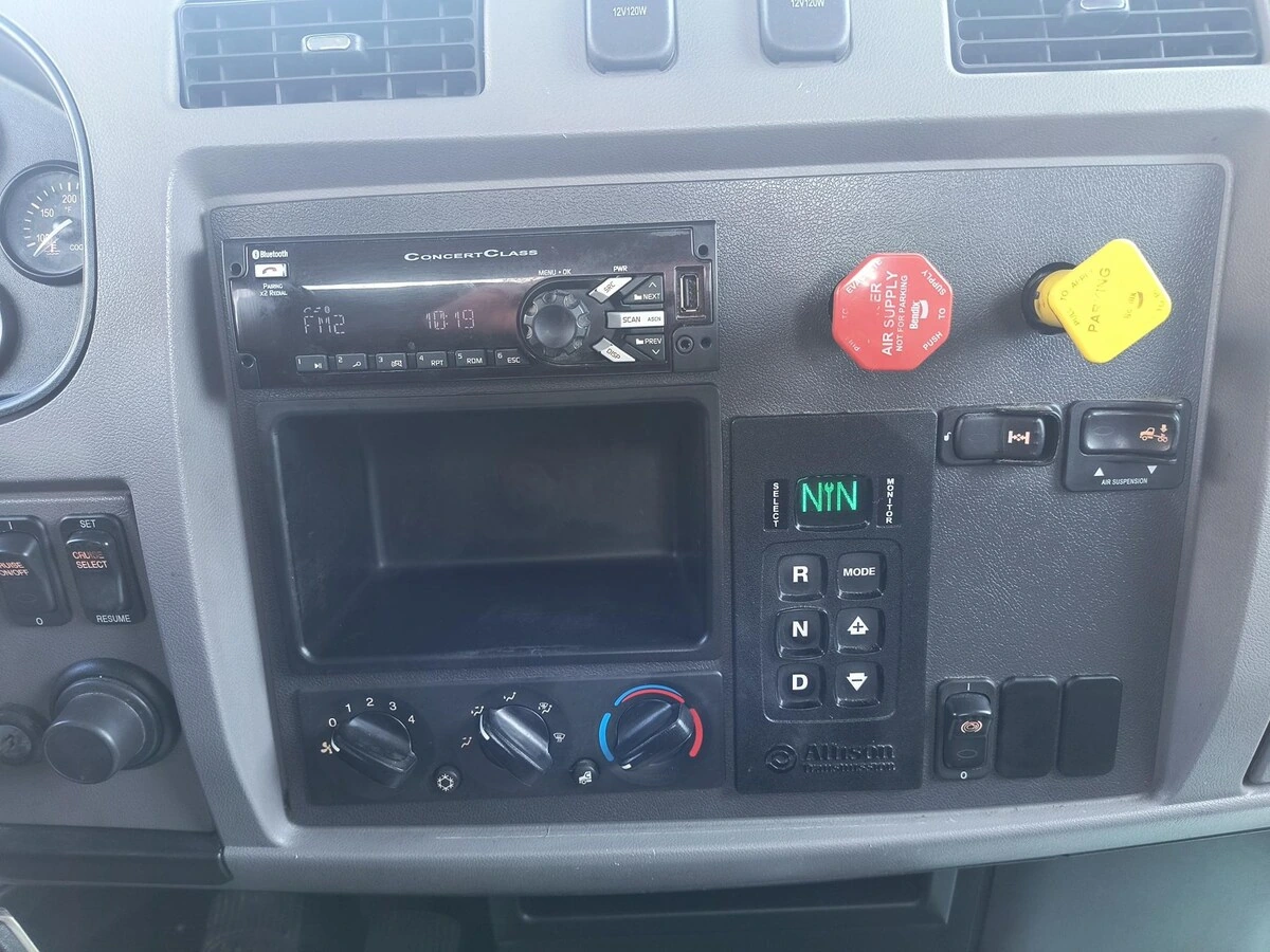 2020 Peterbilt 337 in Wausau, WI — photo 8