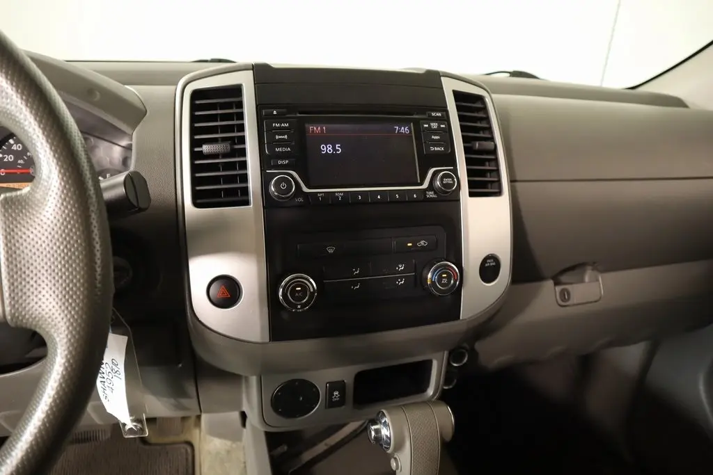 2016 Nissan Frontier SV photo 5
