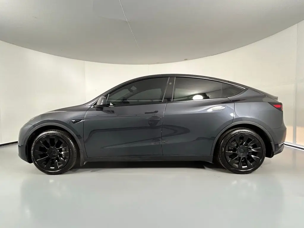 2024 Tesla Model Y Long Range photo 4