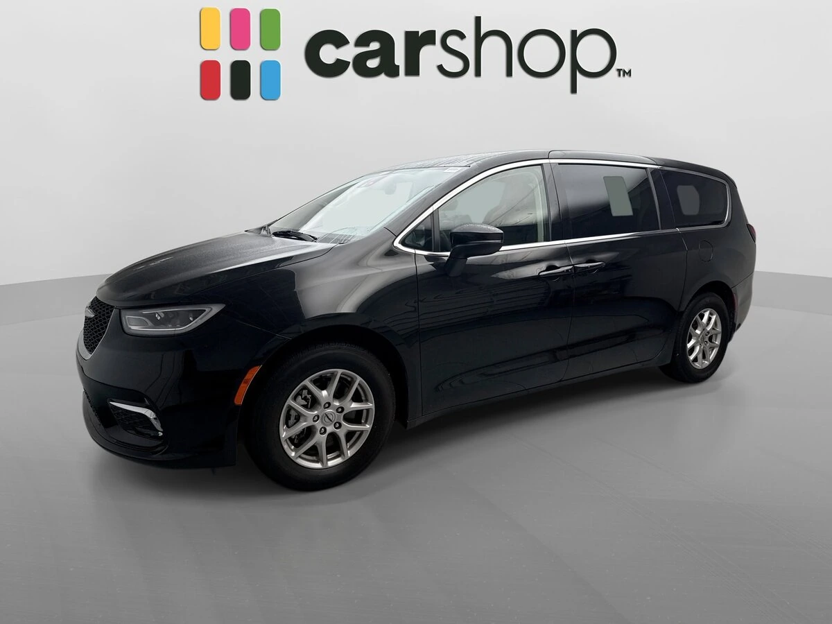 2023 Chrysler Pacifica Touring L's photo