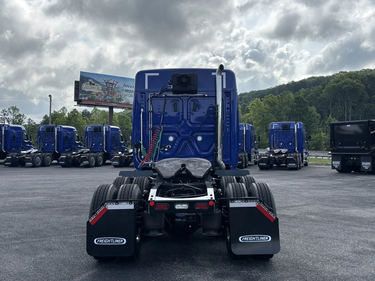 2026 Freightliner Cascadia in Knoxville, TN — photo 7