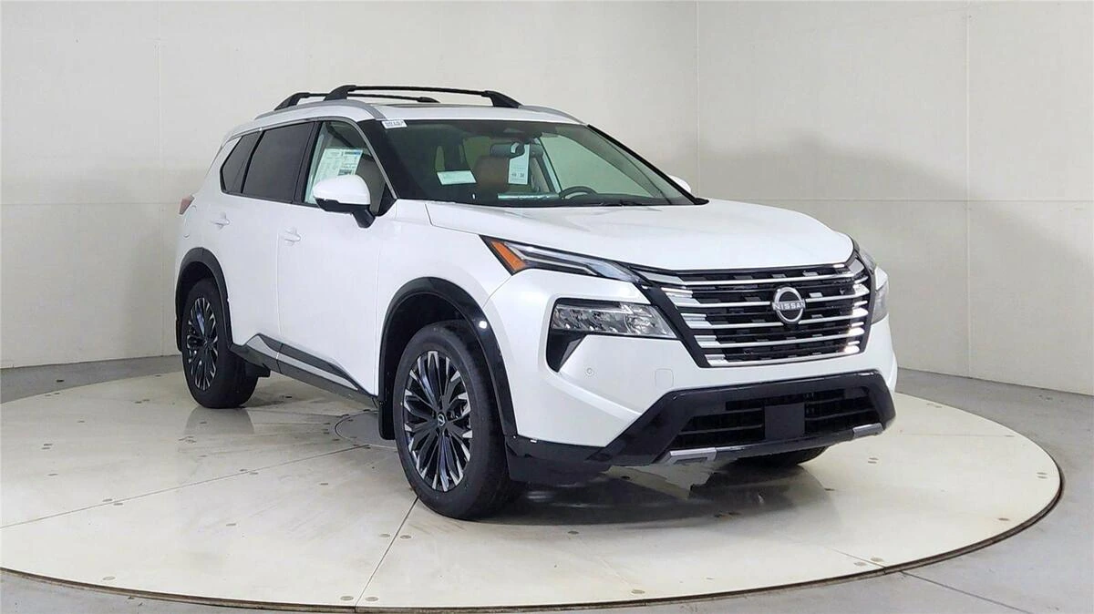 2026 Nissan Rogue Platinum's photo