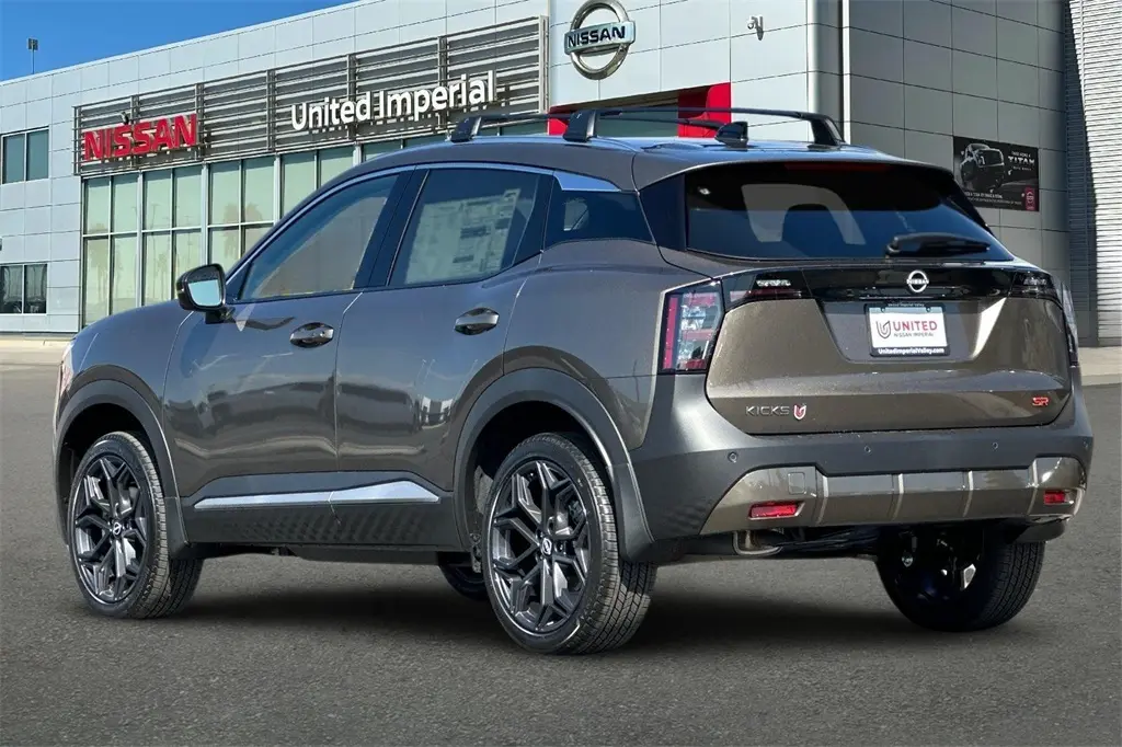 2026 Nissan Kicks SR photo 5