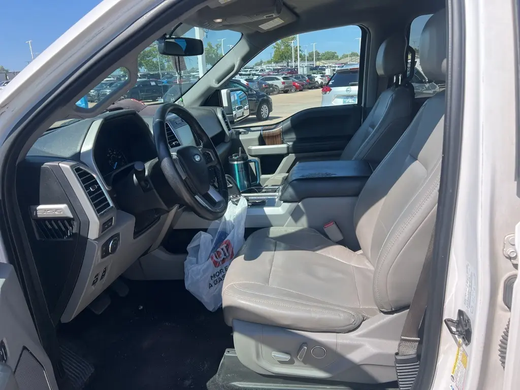 2016 Ford F-150 Lariat photo 15