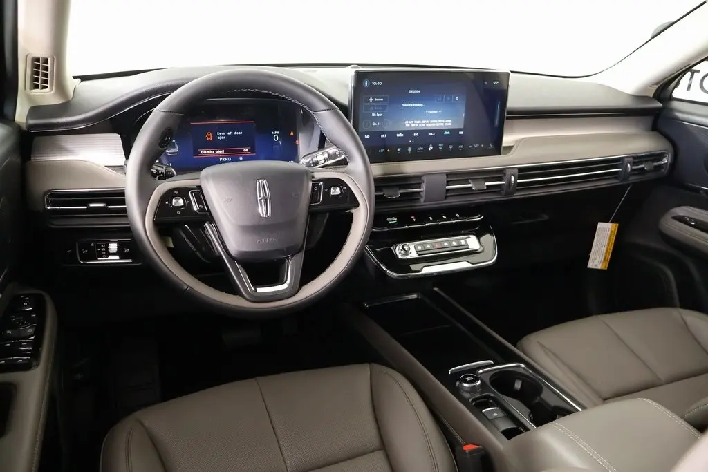 2026 Lincoln Corsair Premiere photo 2