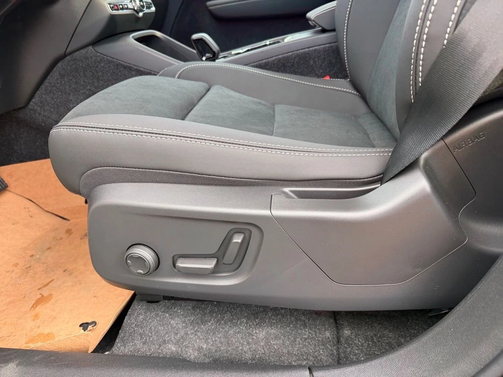 2026 Volvo - image 15