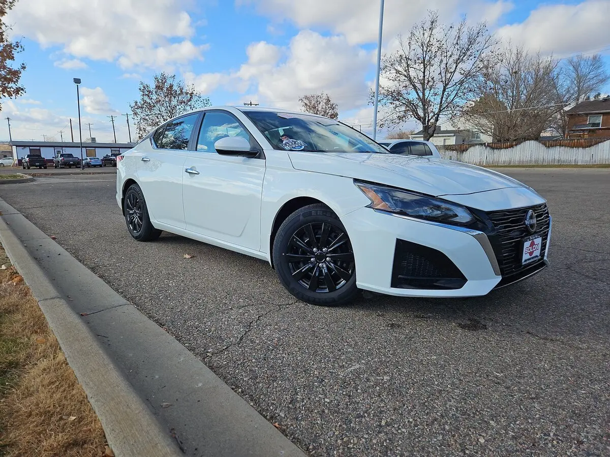 2023 Nissan Altima 2.5 S photo 2