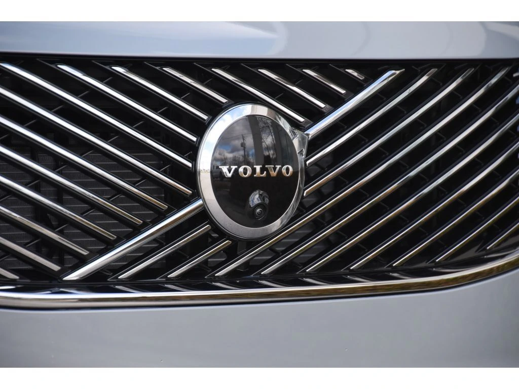 2026 Volvo - image 9
