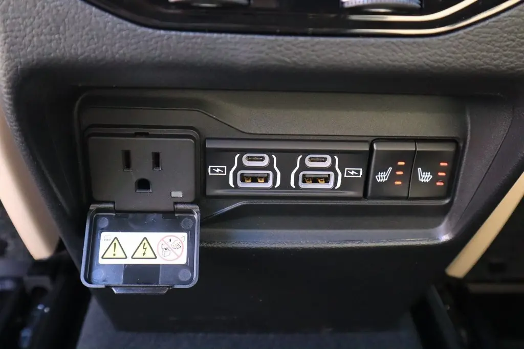 2025 Jeep Grand Cherokee Limited photo 3