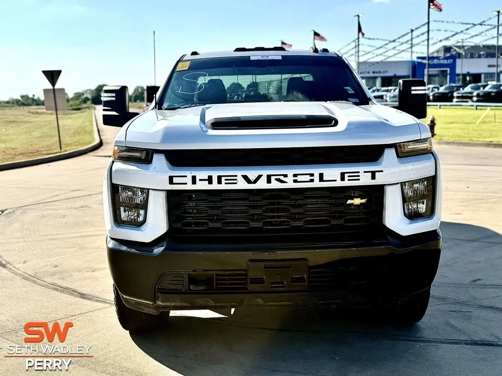2022 Chevrolet Silverado 2500HD Custom photo 2