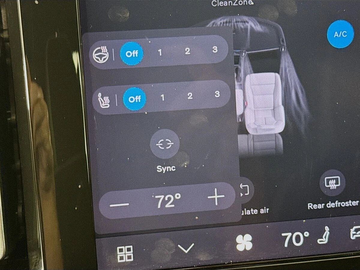 2023 Volvo - image 22