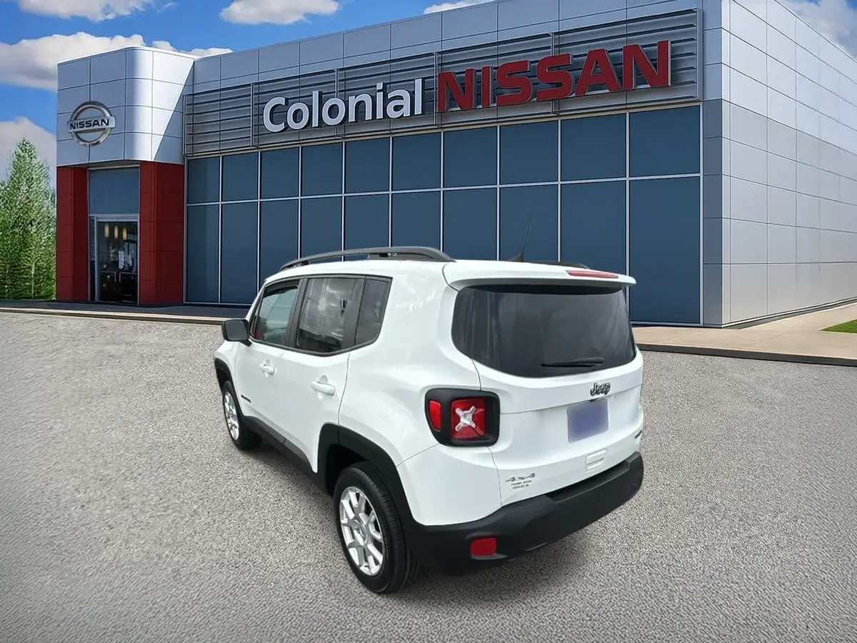 2022 Jeep Renegade Latitude photo 3