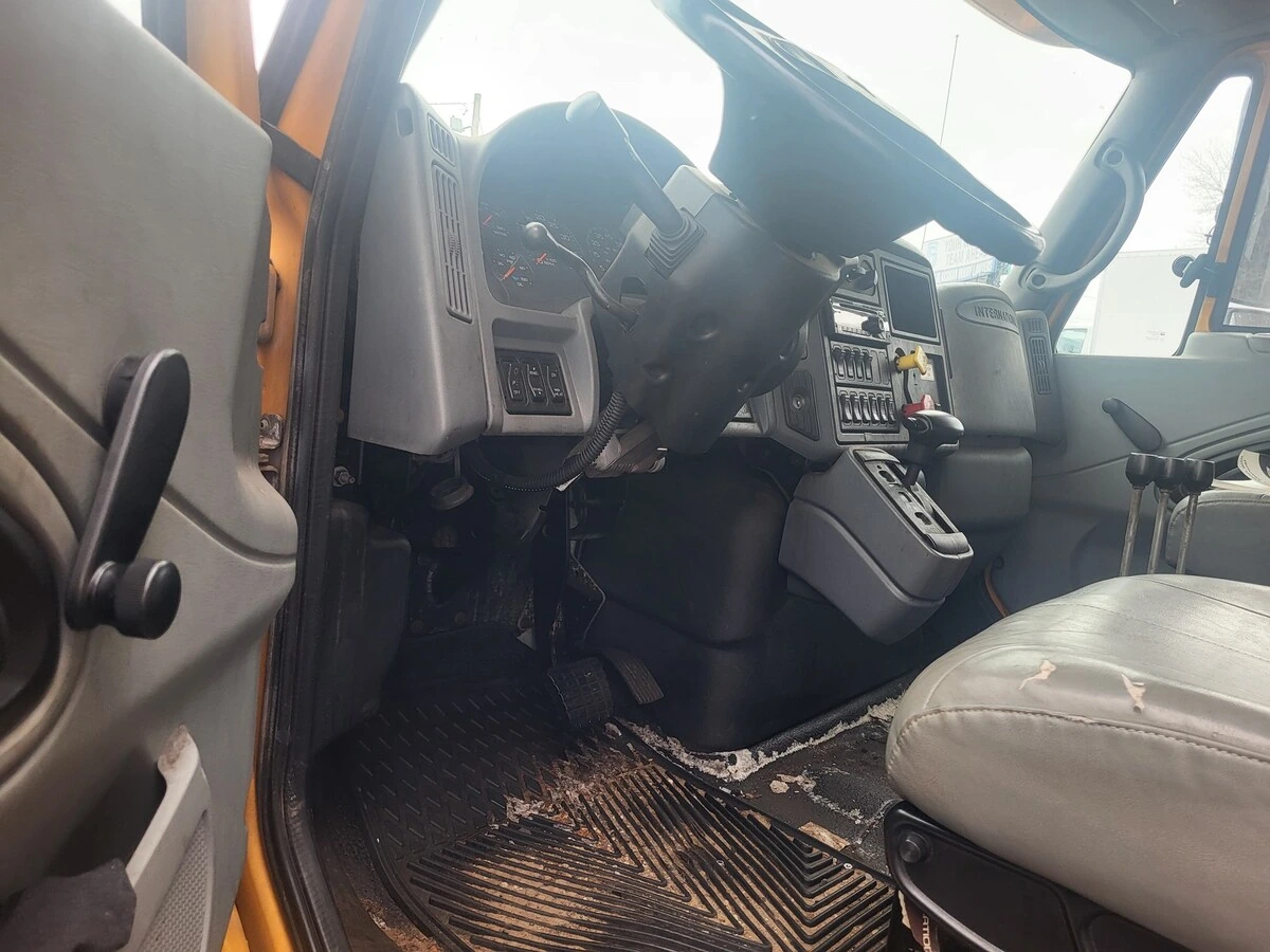 2005 International - image 43