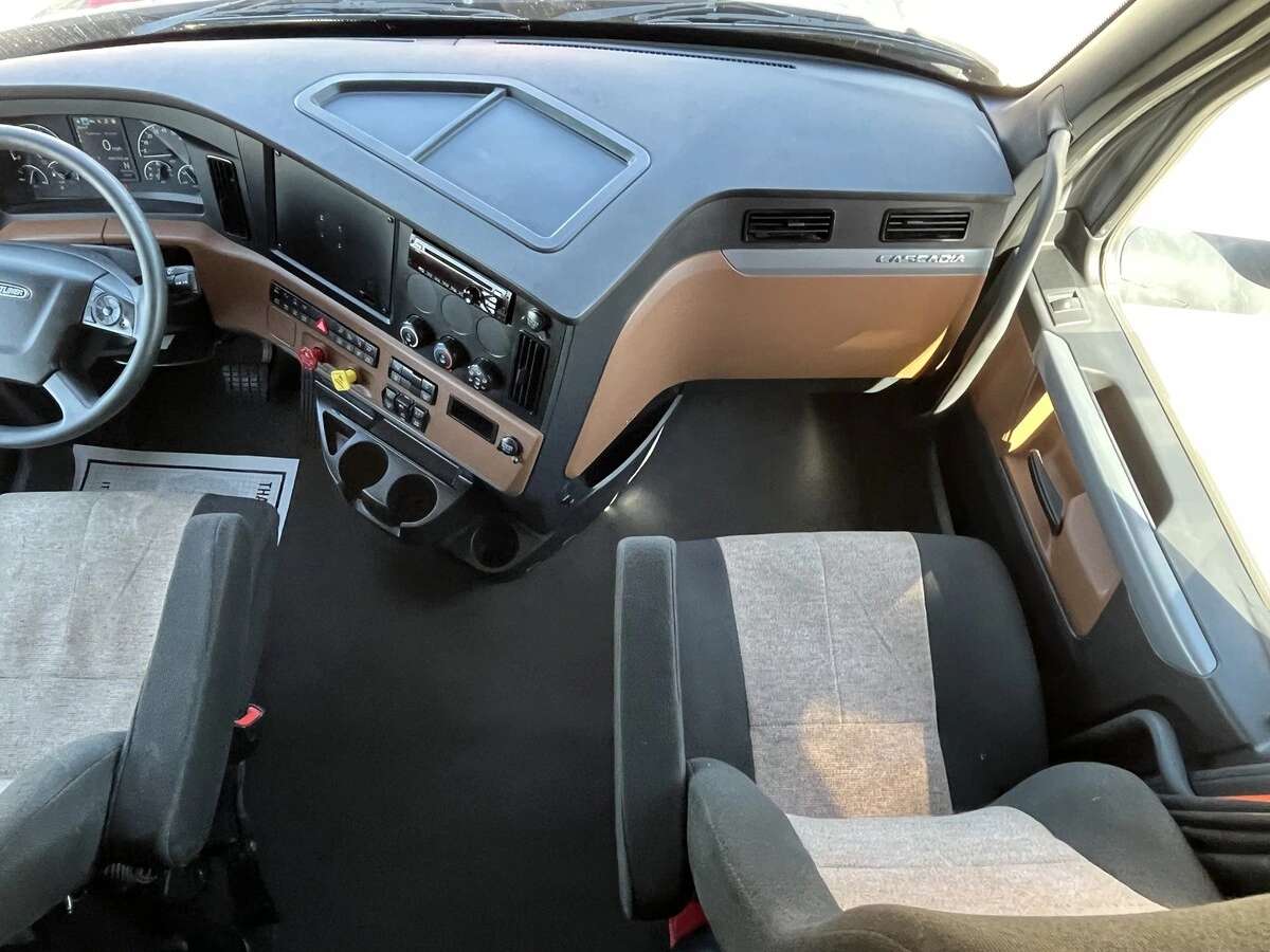 2022 Freightliner Cascadia - image 34