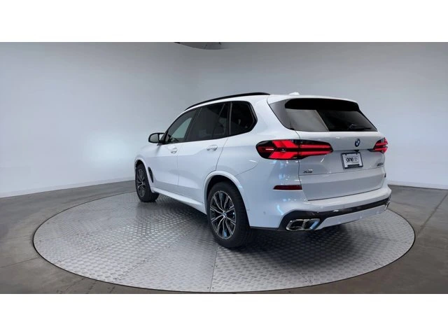 2026 BMW X5 M60i - Photo 6
