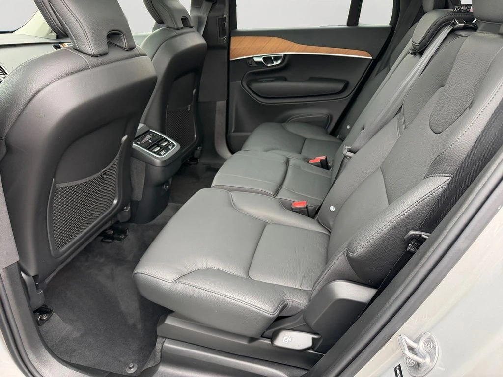 2025 Volvo - image 11