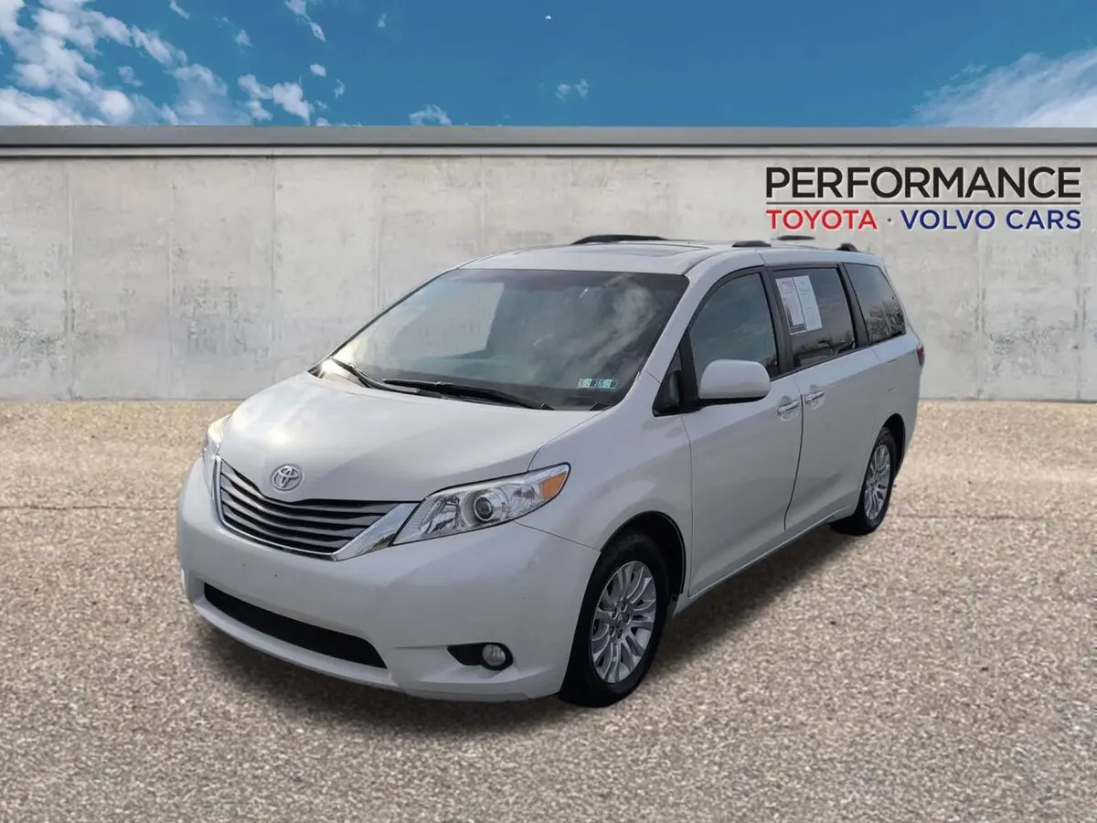 2017 Toyota Sienna XLE