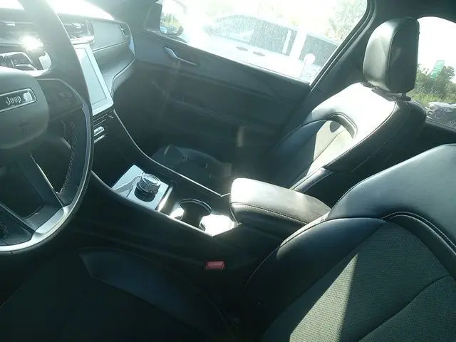2024 Jeep Grand Cherokee Laredo Altitude photo 12