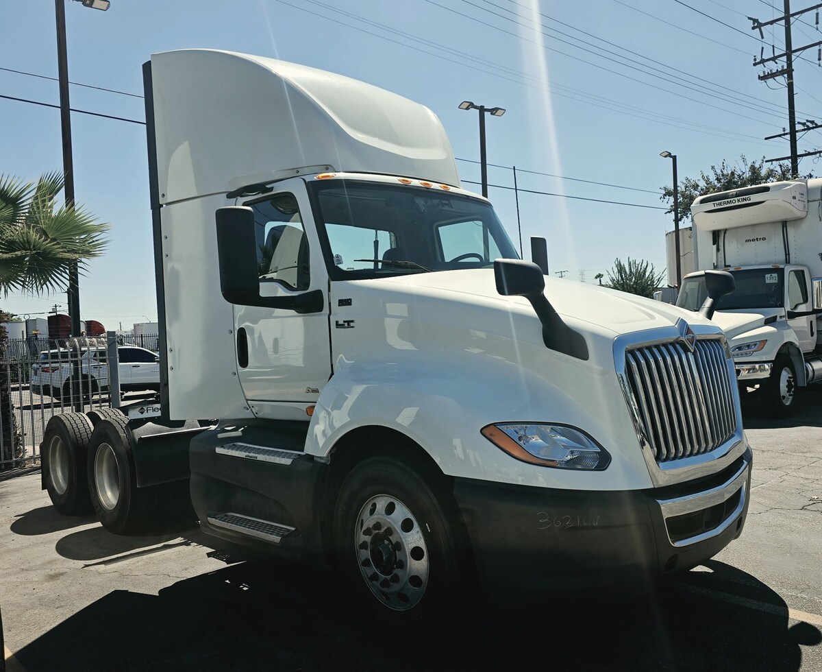 2021 International LT in CA — photo 3