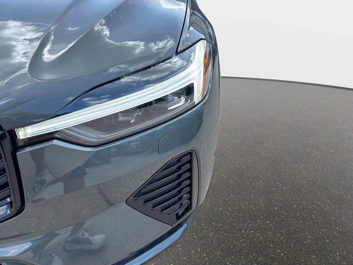 2026 Volvo - image 10
