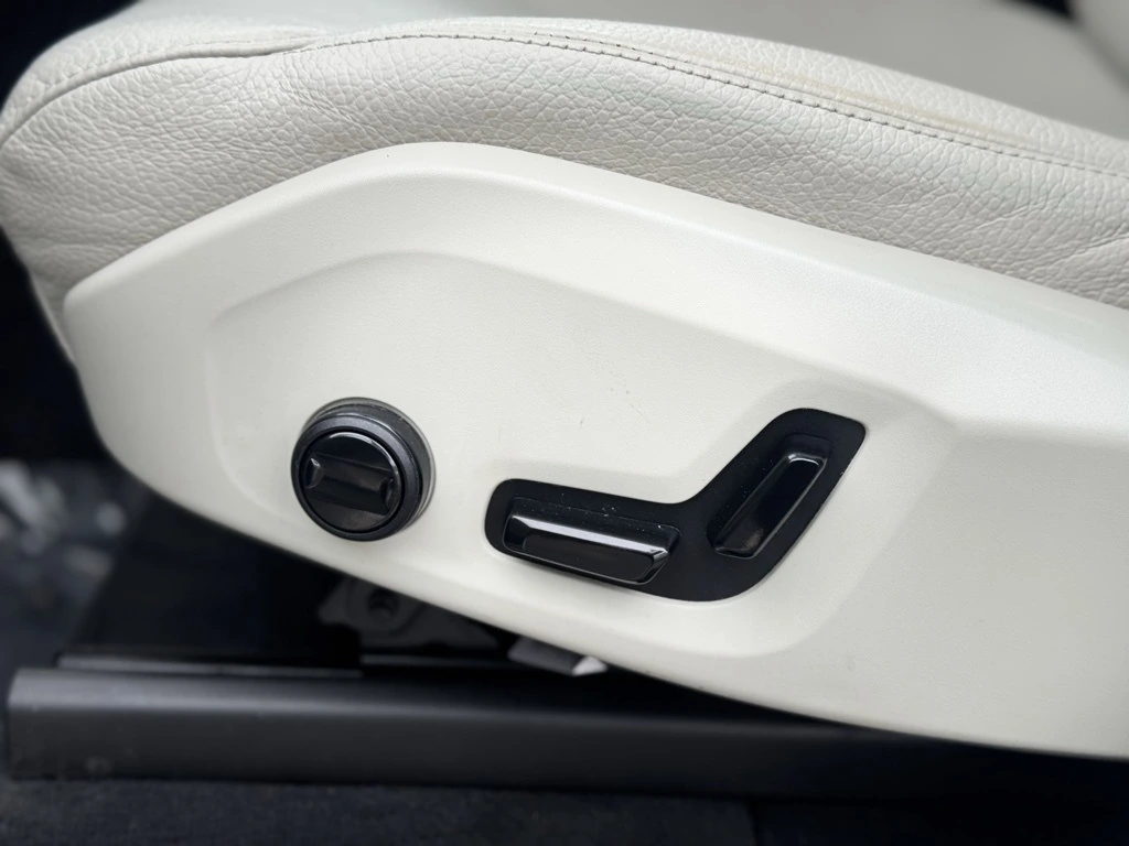 2024 Volvo - image 22