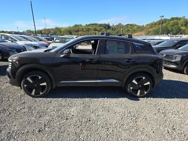 2026 Nissan Kicks SR photo 2