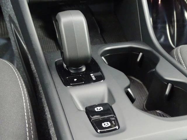 2025 Volvo - image 36