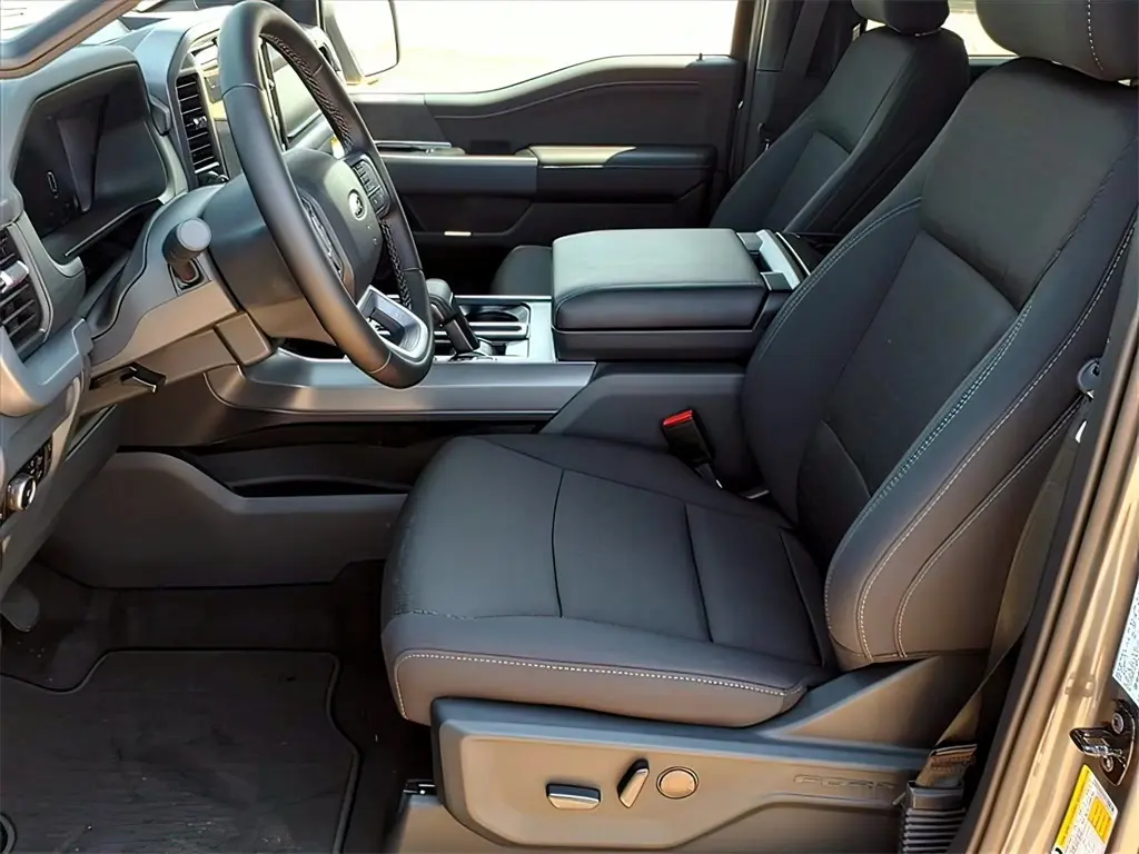 2025 Ford F-150 XLT photo 14