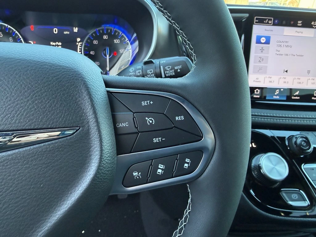 2026 Chrysler Pacifica Select - Photo 15
