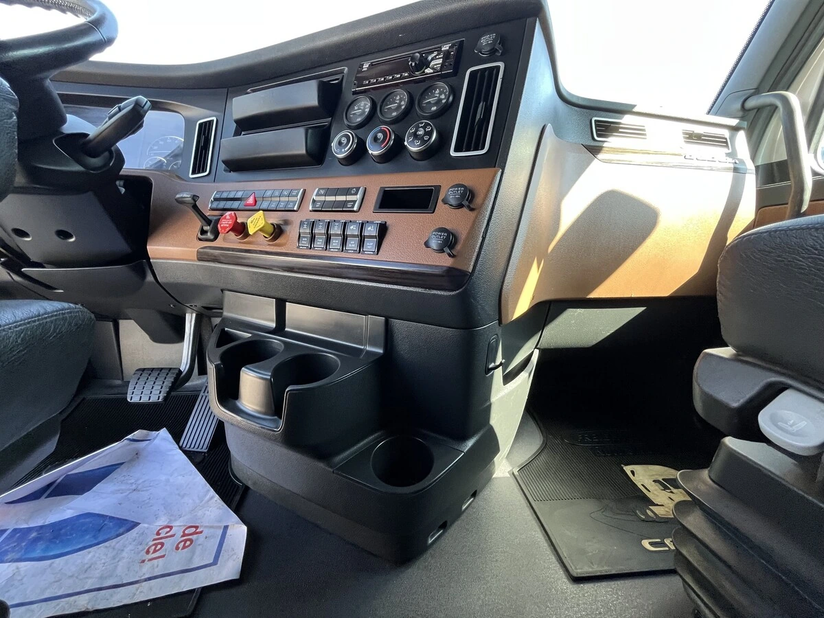 2022 Freightliner Cascadia - image 46