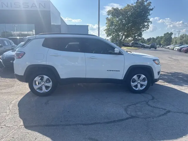 2020 Jeep Compass Latitude photo 2