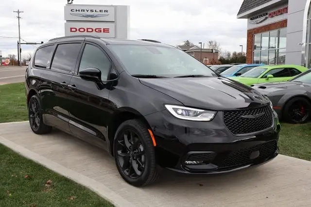 2026 Chrysler Pacifica Limited photo 3