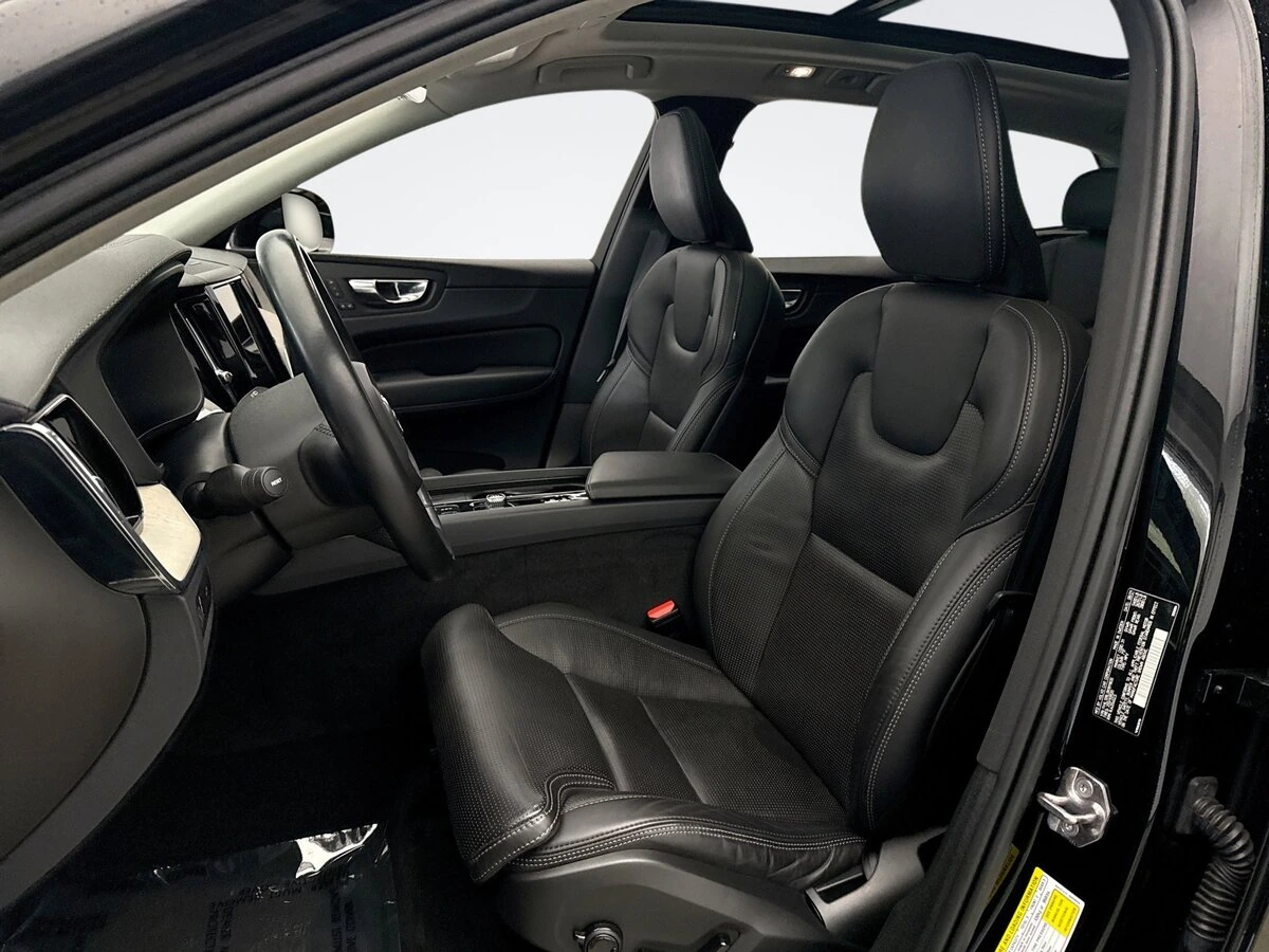 2022 Volvo - image 11