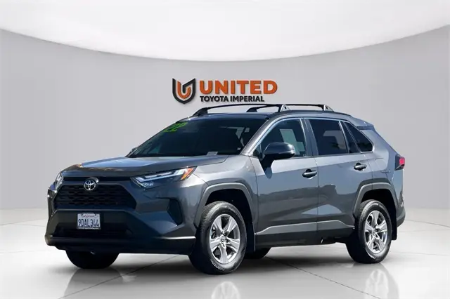 2022 Toyota RAV4 XLE photo 4