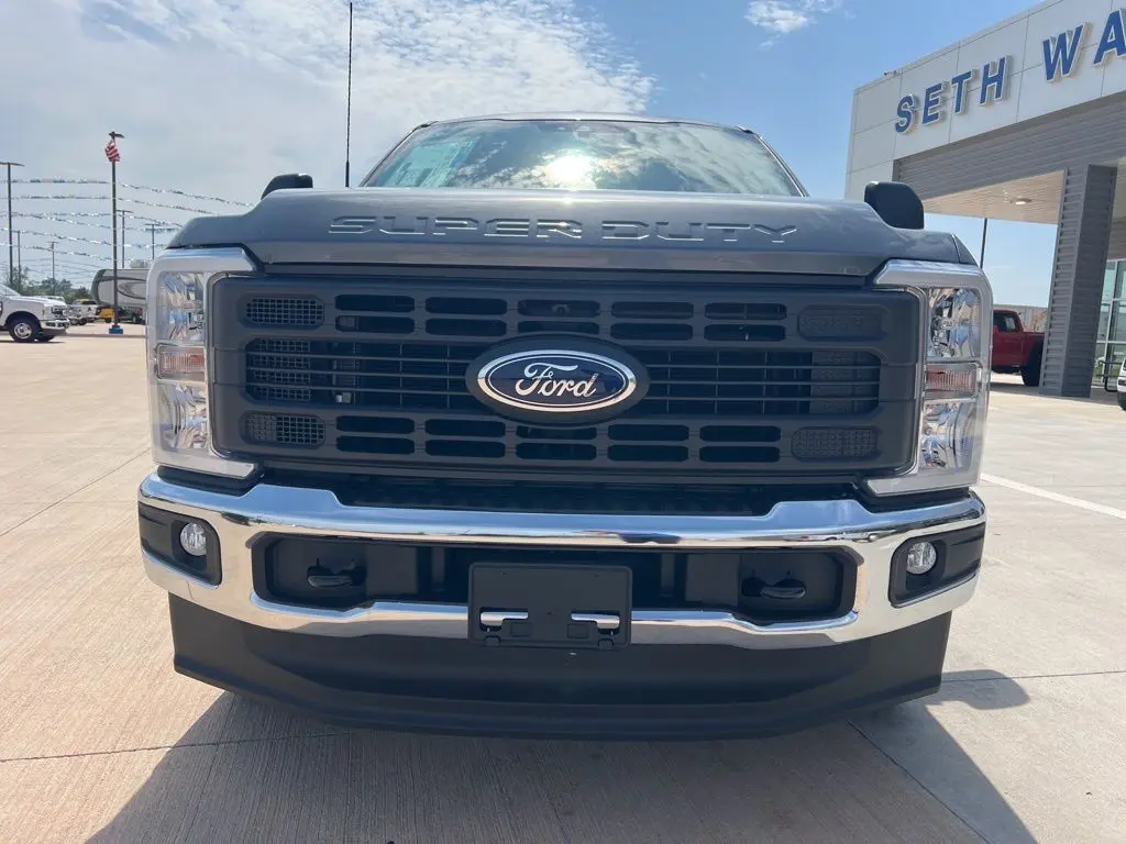 2025 Ford F-250 photo 5