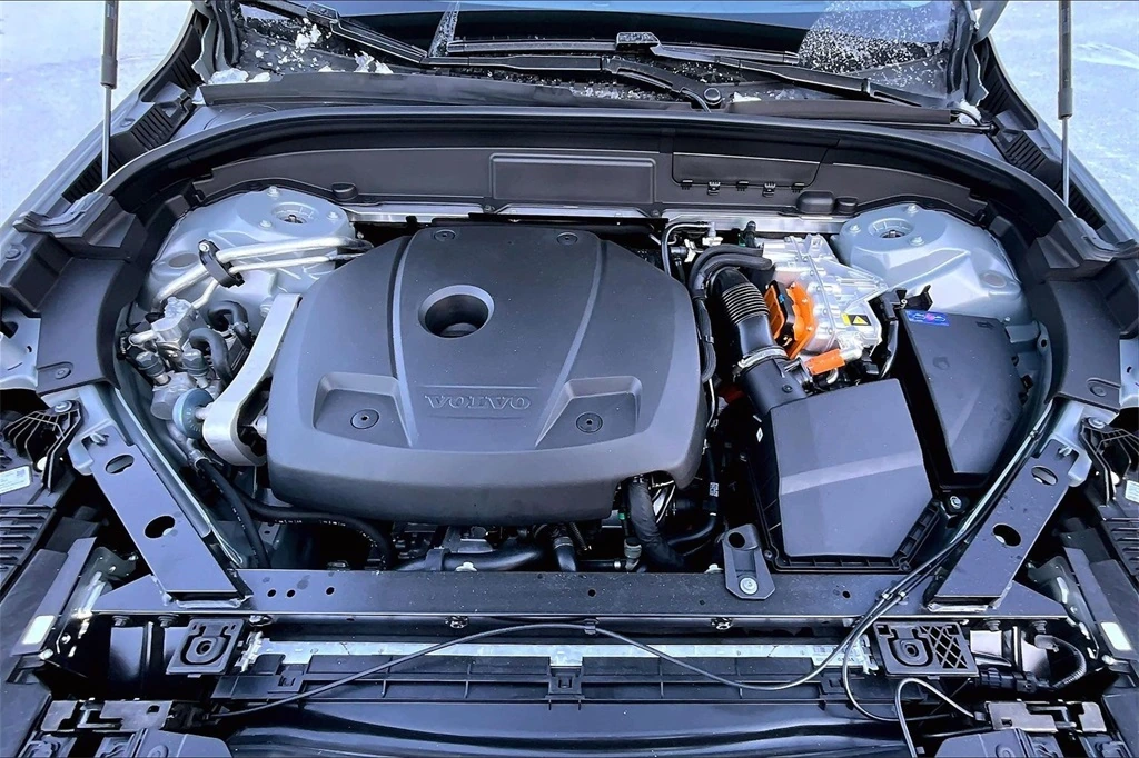 2026 Volvo - image 12