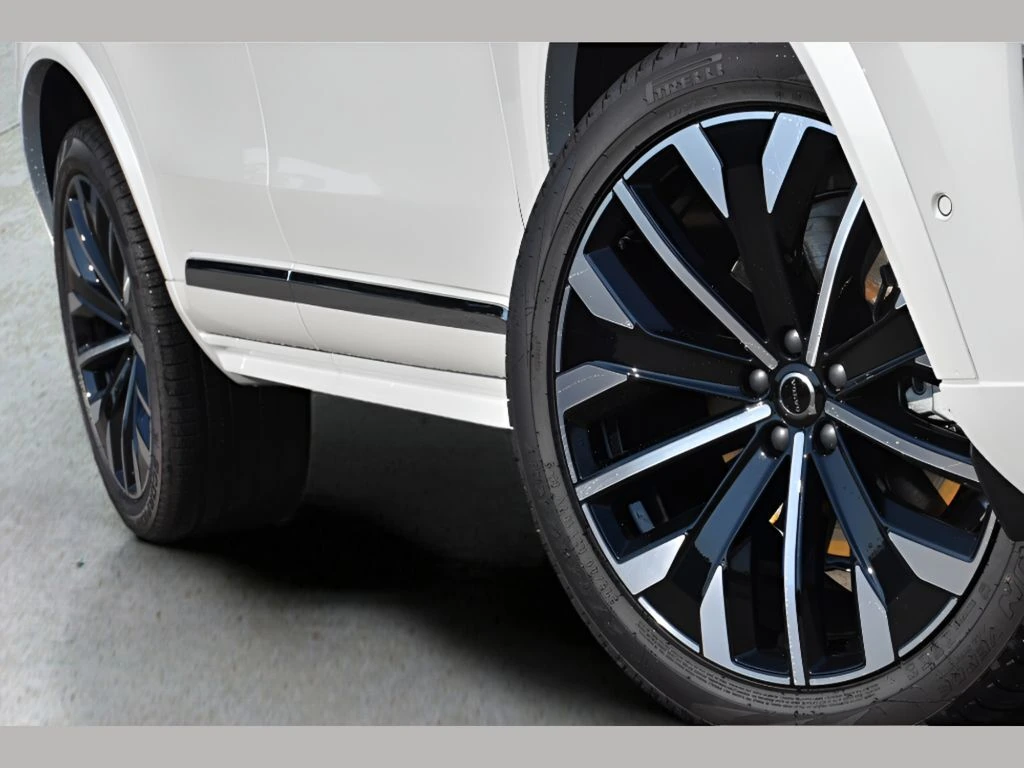 2026 Volvo - image 10