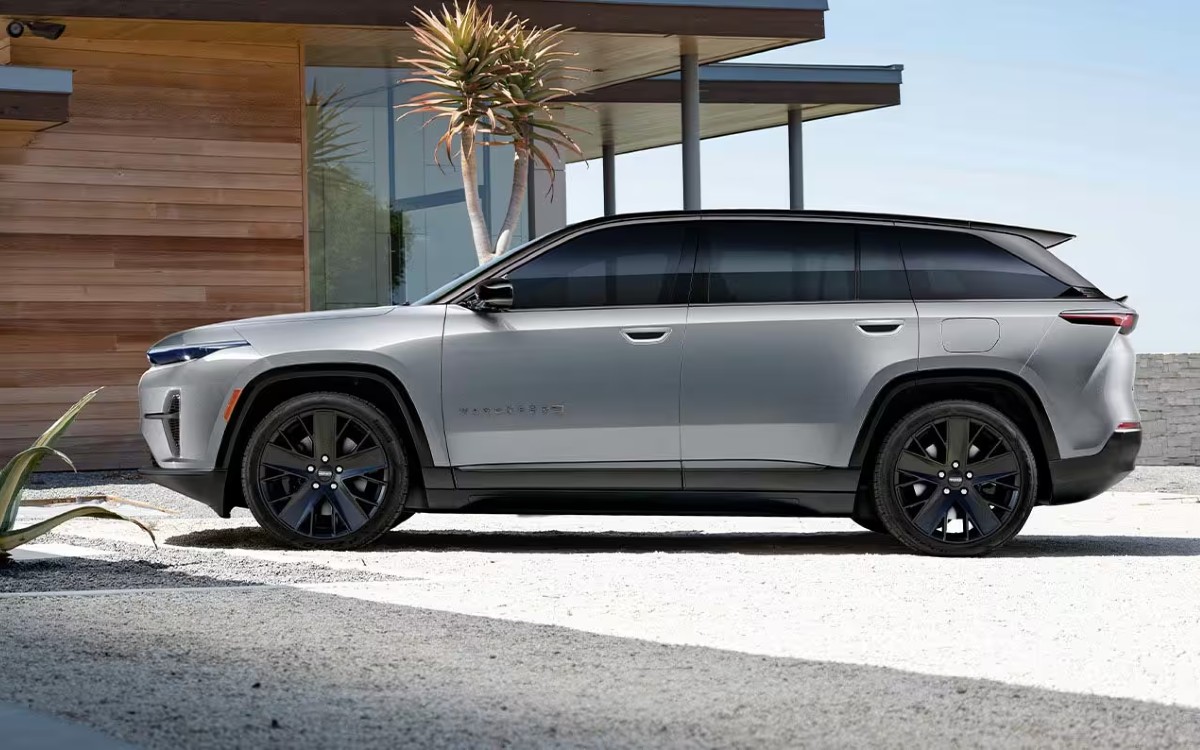 2024 Jeep Wagoneer S Exterior Driver Side Profile