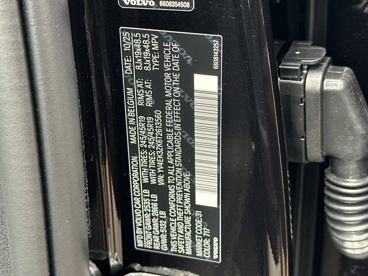 2026 Volvo - image 25