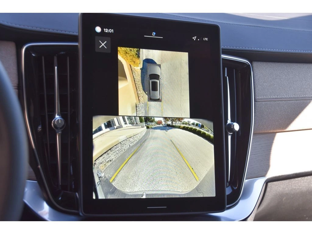 2026 Volvo - image 23