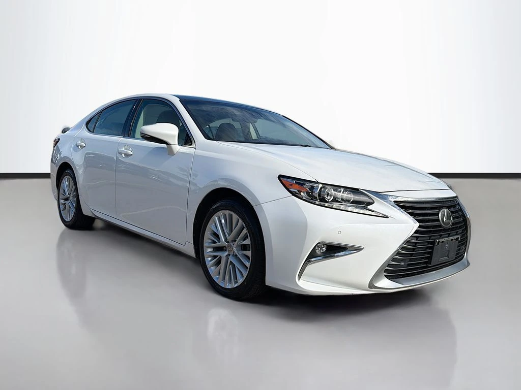 2017 Lexus ES 350's photo