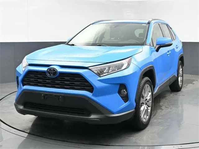 2019 Toyota RAV4 XLE Premium photo 4